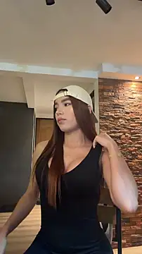 carolynnetrujillo online show from April 15, 2:45 am