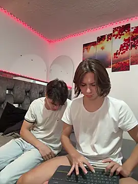 Alex and Fabian online show from March 8, 4:38 am