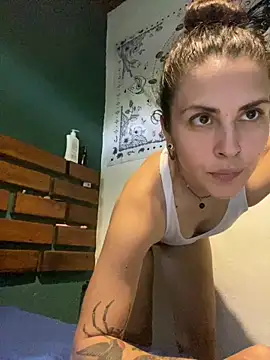 isadelasestrellas online show from March 13, 6:20 pm