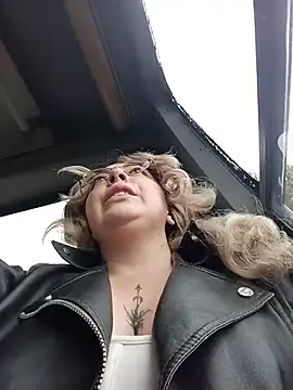 madelaine- online show from February 25, 7:45 pm