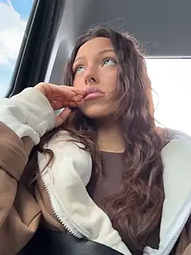 Leila Brooklyn online show from April 24, 8:06 am