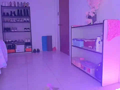 -Naomyy- online show from October 3, 10:59 pm