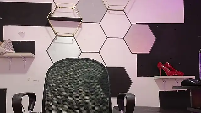 alondrabigtits online show from October 17, 11:13 am