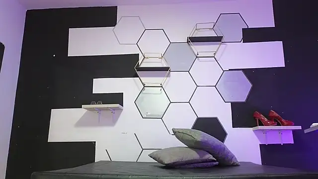 alondrabigtits online show from September 17, 11:19 am