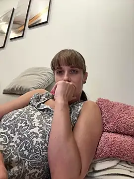 jennifer11772 online show from June 1, 7:04 pm