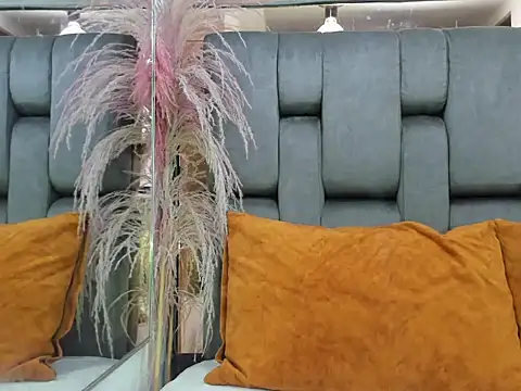 JESSYCORTES online show from April 17, 4:58 am