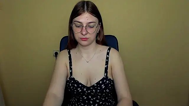 Luna Lush  online show from May 21, 8:34 am