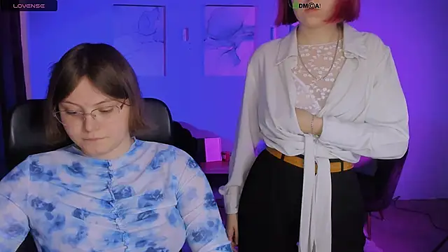 nikole kitt online show from April 12, 7:05 pm