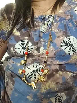 gaurika18 online show from October 31, 1:59 pm