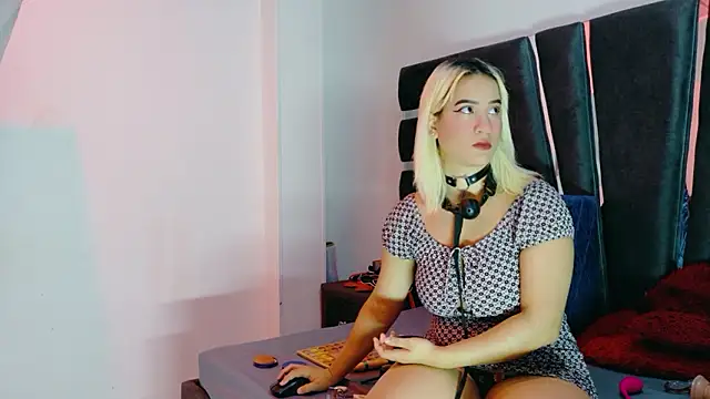 AliceandMax online show from March 25, 1:58 pm