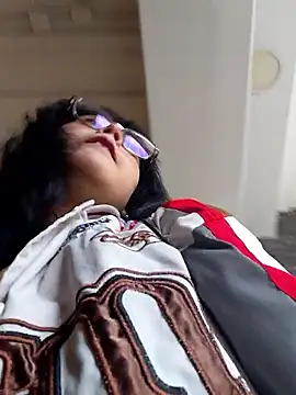 lara moon25 online show from November 18, 9:05 pm