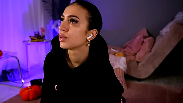 BetsyGonzale online show from October 29, 4:50 am