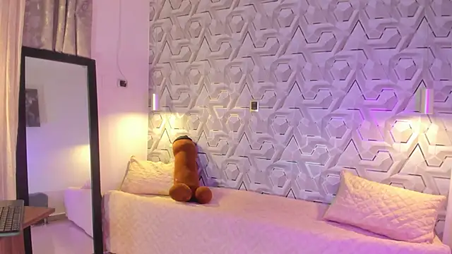 Sophiee Hill online show from June 4, 12:38 am