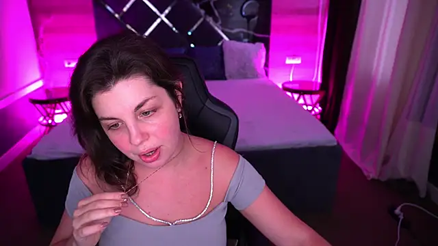 MirandaWong online show from October 13, 5:54 am