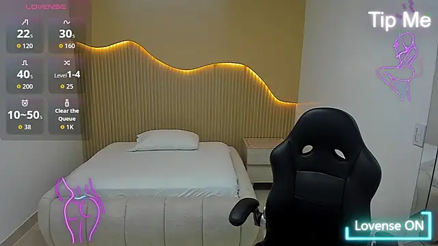 SHARONBLAKE2 online show from April 11, 1:37 pm