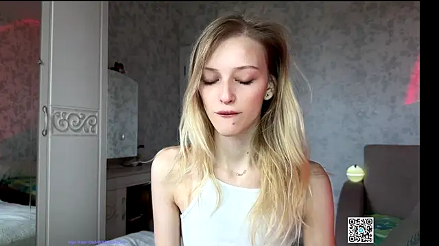 Evvie Summn1 online show from September 27, 4:52 am