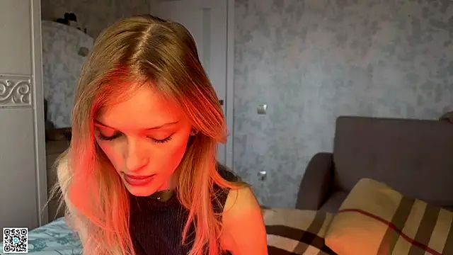 Evvie Summn1 online show from October 27, 4:30 am