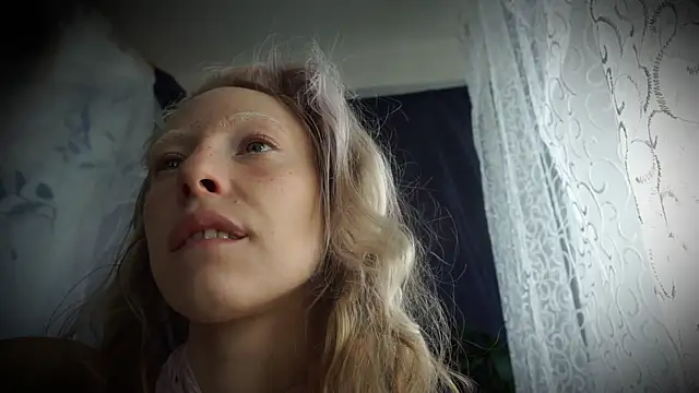  Phantom thread  online show from April 8, 11:34 am