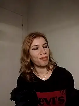 EvyLure online show from November 25, 6:42 pm