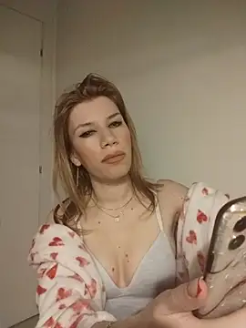 EvyLure online show from March 5, 9:21 pm