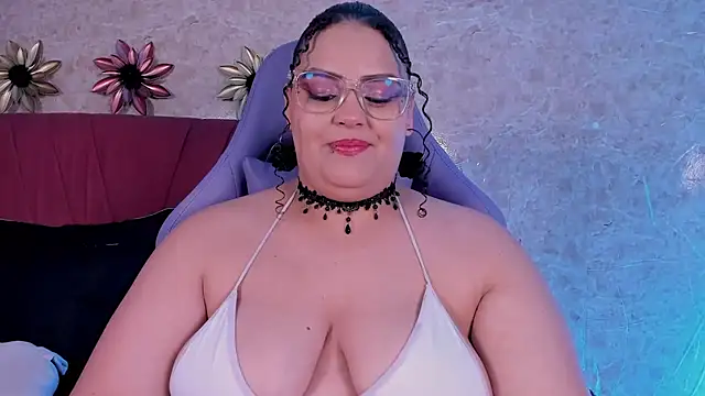 juli 2tyes online show from January 18, 3:36 am