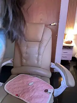 Mae Henao9 online show from April 22, 8:22 am