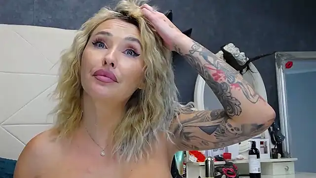 IssaSmith online show from October 16, 11:02 am