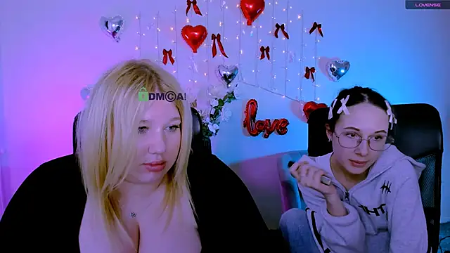 juli kisss online show from February 11, 1:09 am