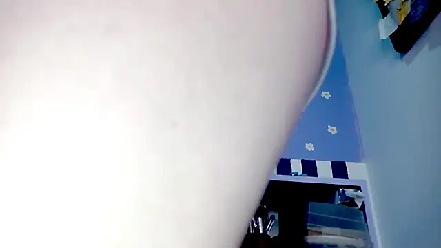 PetiteIvoryQueen19 online show from April 9, 4:59 am