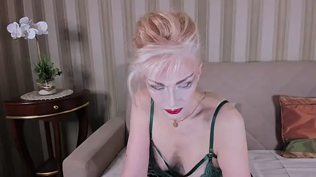 Rita Farel online show from July 8, 9:50 pm