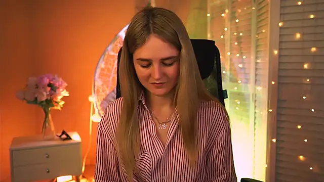 DeboraLarson online show from March 5, 6:31 am