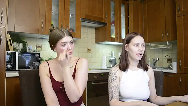 HotCaramellsTV online show from February 24, 12:37 pm