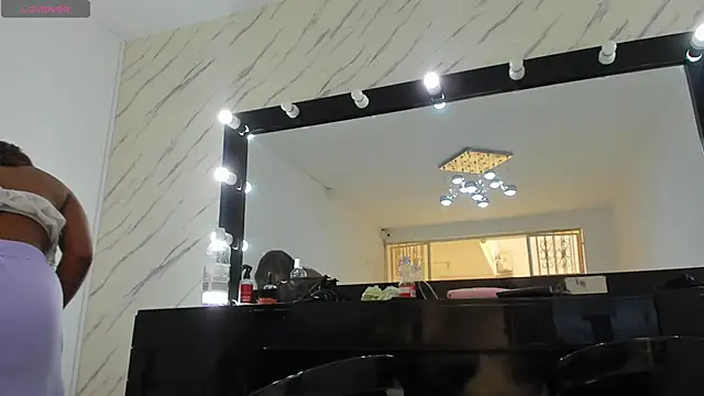 ElisabethMassey online show from January 6, 1:59 pm