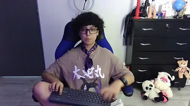 thomascooper7 online show from April 16, 8:52 pm