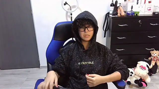 thomascooper7 online show from September 19, 1:15 am