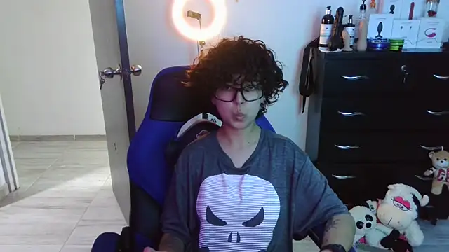 thomascooper7 online show from October 14, 8:55 pm