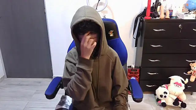 thomascooper7 online show from April 21, 9:22 pm