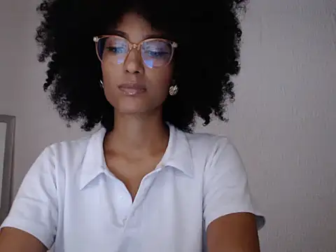 violettamartins online show from May 11, 8:06 pm