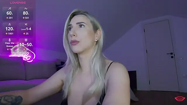 KhloeK online show from April 7, 9:33 am