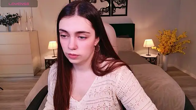 DaniellaLovely online show from February 3, 11:15 am