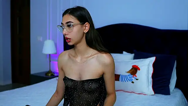 JessieePink online show from July 6, 4:18 am