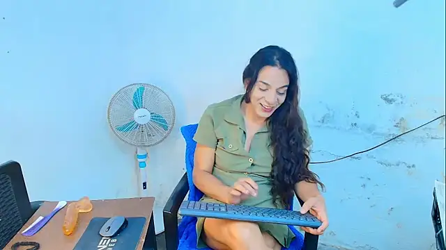 Oh Tique online show from February 6, 3:10 am