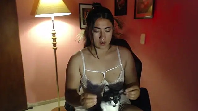 bunnyemilyrose36 online show from April 12, 8:17 am