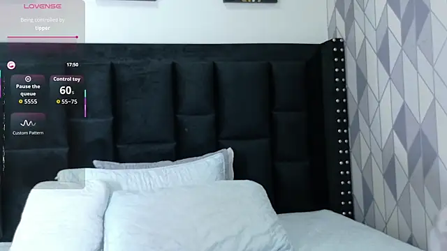 hotlatinateacher online show from October 15, 7:49 pm