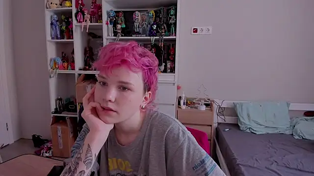 School Love online show from January 6, 7:12 am