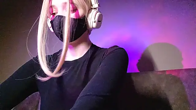 DanaWard online show from March 7, 9:33 pm