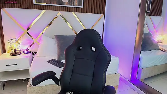 Emelie Ch1 online show from April 9, 7:03 am