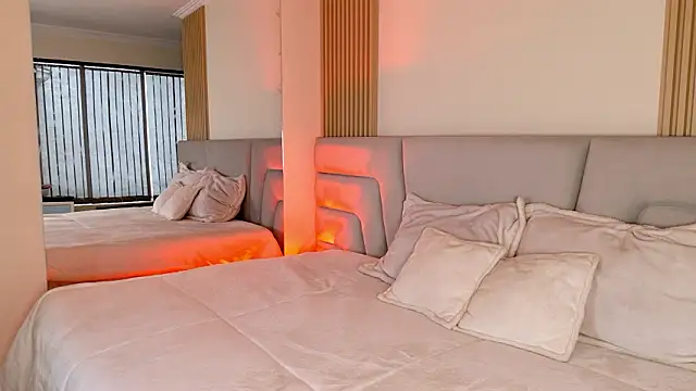 Zoe Benson online show from March 11, 12:31 pm