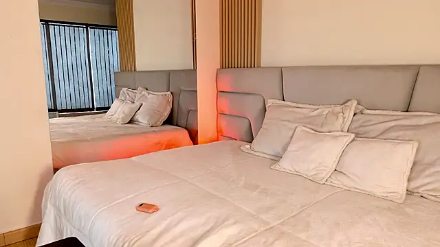 Zoe Benson online show from March 16, 12:31 pm