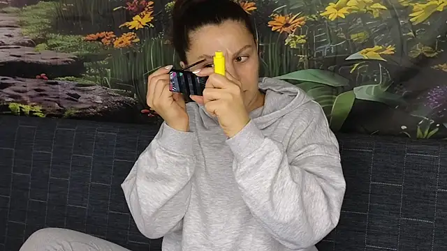 MadameDeFeu online show from October 8, 11:47 am